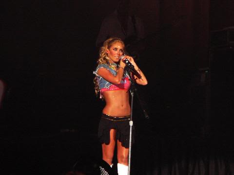 Galerie oficiala de poze Anahi din concerte 2 - Pagina 35 Anahi