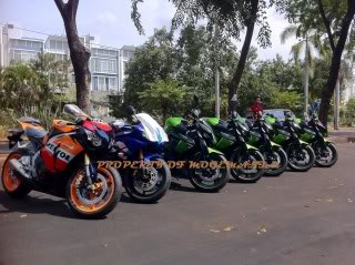 For Sale, NEW Kawasaki Z1000,R6,CBR 1000 Repsol, All 2011 & Euro Spec IMG_0118a_640x478