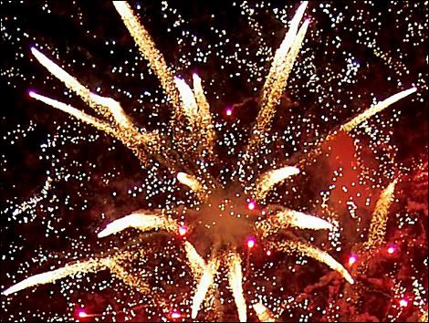 Hi and Bye thread! - Page 4 Fireworks2_davegreen_470x354