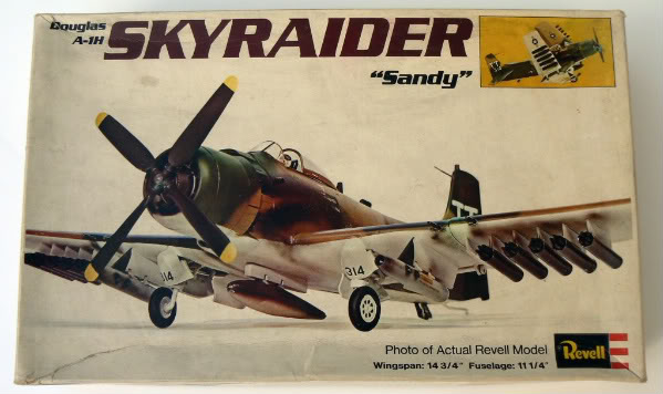 [Revell] (1/40) Douglas A 1H skyraider "Sandy" RevellSandy