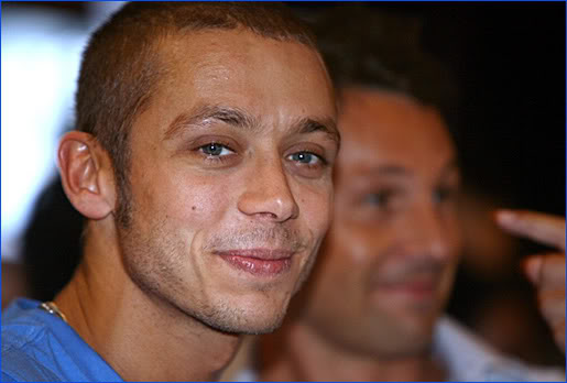 Valentino Rossi photo's - Page 2 25sv4gg