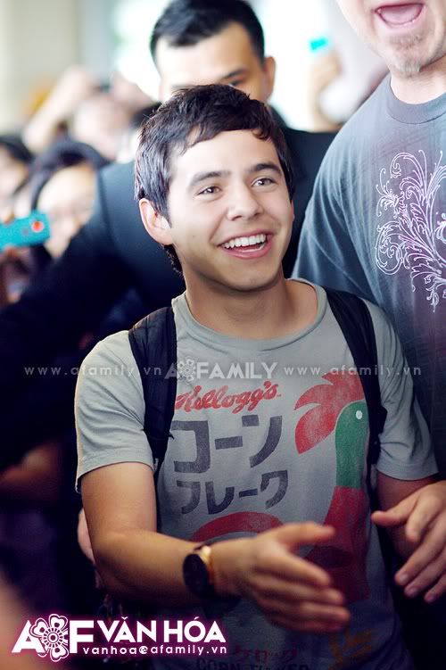 [TỔNG HỢP] David Archuleta tại Việt Nam! 21072011afamilyvanhoadavid-10_3ec9a