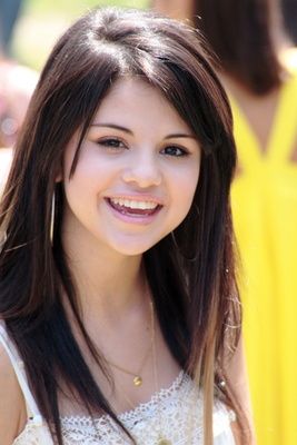 fan SELENA GOMEZ vào đây nào!!!! :X - Page 2 Selena_gomez_1218159813