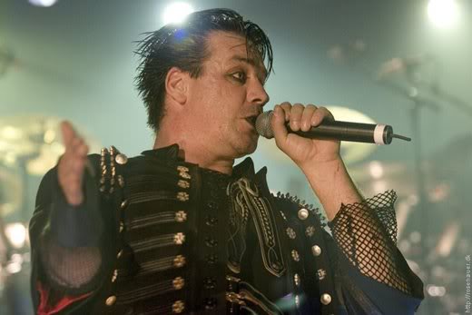 Till Lindemann (voz) Till