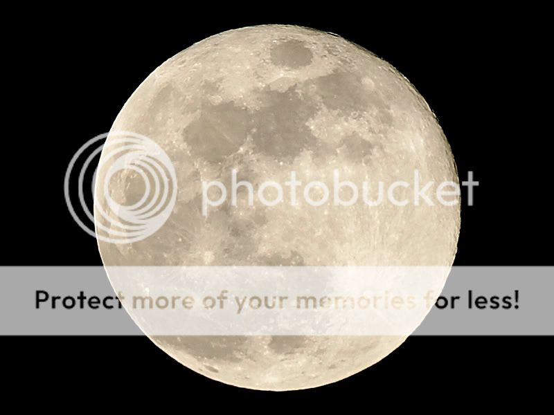 Shooting the moon/lightning strike Moon800x600