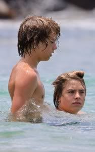 Sprouse Bros's pictures!! - Page 5 Dylan-cole-sprouse-839-8_medium