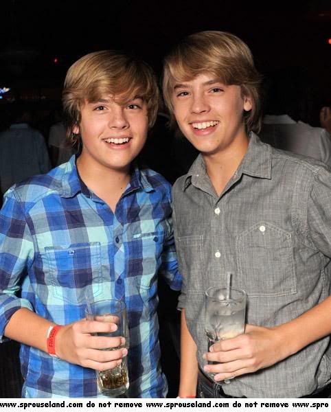 Sprouse Bros's pictures!! - Page 5 Kyle18thbdaywithsprousebros3