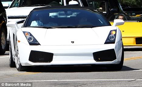 Justin Bieber được tặng xe Lamborghini T372473