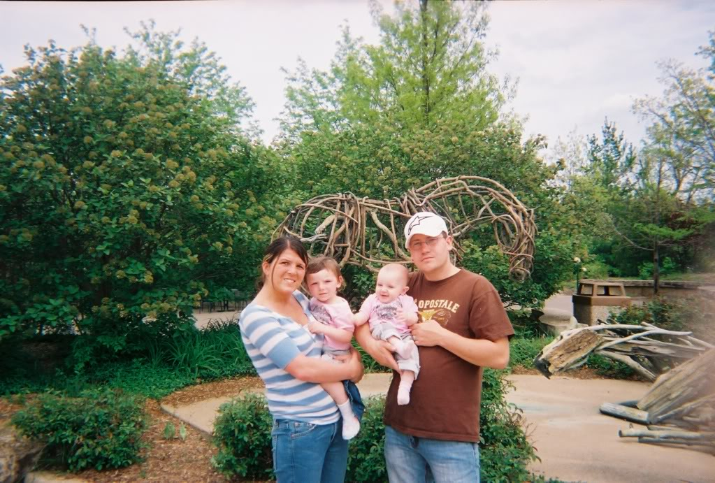 some pics of me and the family at the kc zoo 049862-R1-02-1A