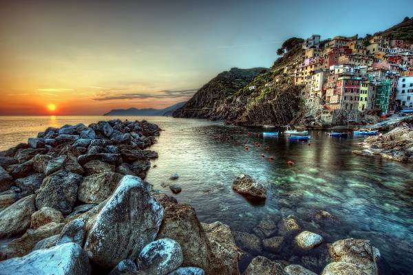 Cities of Color - Những thành phố sắc màu Cinque-Terre-Italy-2