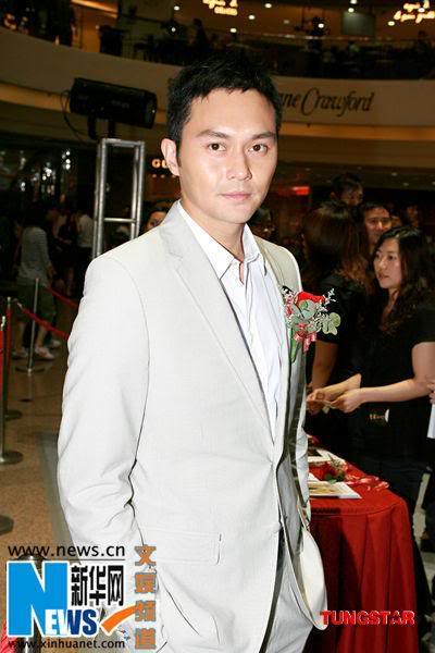 [22/06/2009] attend the presentation ceremony of esquire magazine: HK 12460