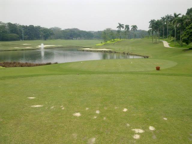 Golf in Jakarta, Indonesia (Warning - Pix intensive) 24092010162