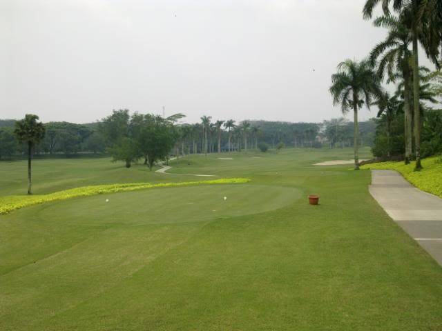 Golf in Jakarta, Indonesia (Warning - Pix intensive) 24092010164