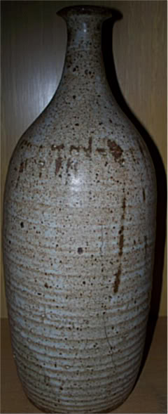 Stoneware vase with incised MF, any ideas anyone.   100_7696