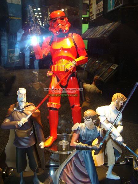 Red Stormtrooper Statue DSC04049