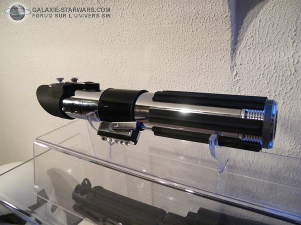 Tuto démontage sabre Master Replicas FX Darth Vader ANH  DSCF3338copie