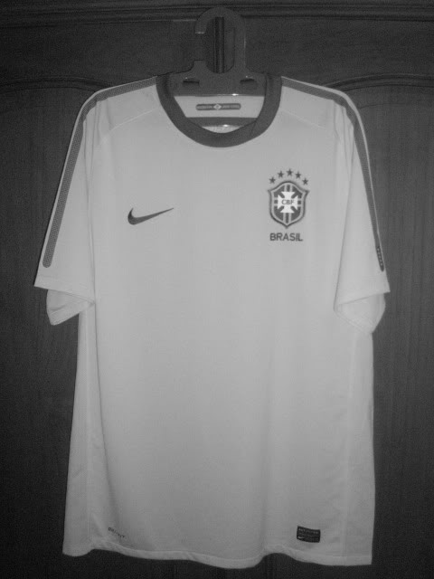 Vazou a Camisa do Brasil pra Copa PC063818