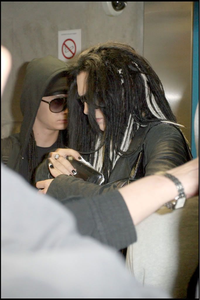 Bill&Tom Kaulitz Sept22009ParisFrance4