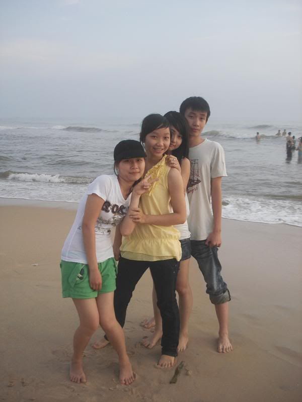 More pictures at Thuan An beach on 18-05-09 (part 1) DSC00078