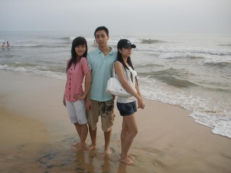 More pictures at Thuan An beach on 18-05-09 (part 1) DSC00156