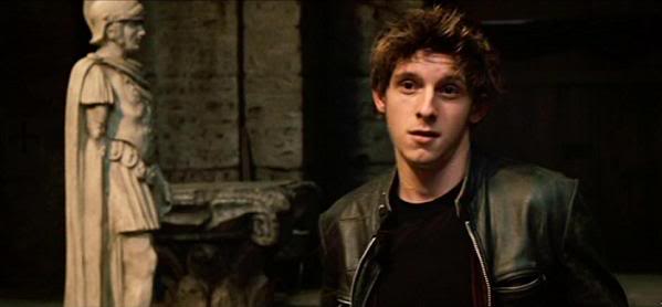 1x01 Pilot : You know you love me - Página 4 Jamie_Bell_048