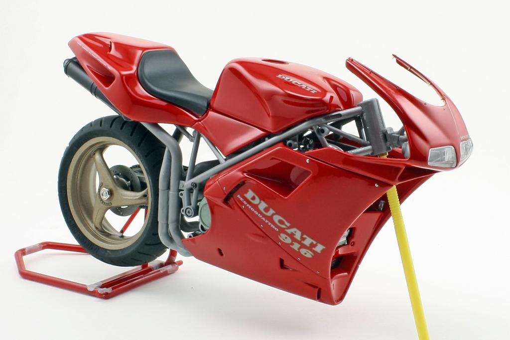 Ducati 916 Tamiya 1/12 IMG_7042_zpsc91b42d7