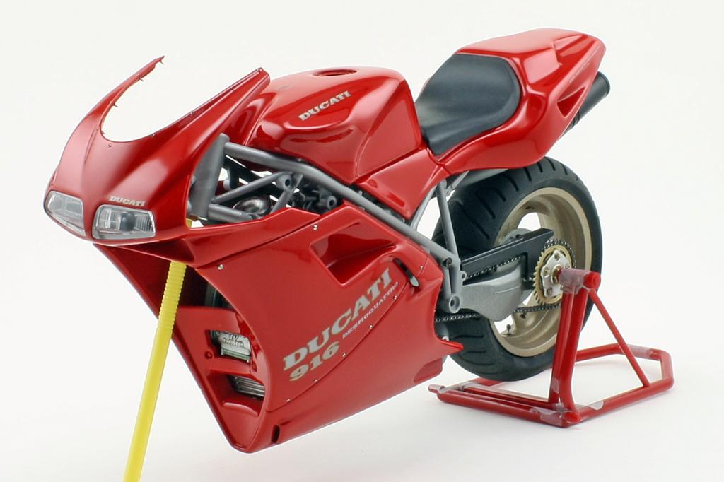 Ducati 916 Tamiya 1/12 IMG_7043_zps121dd51d