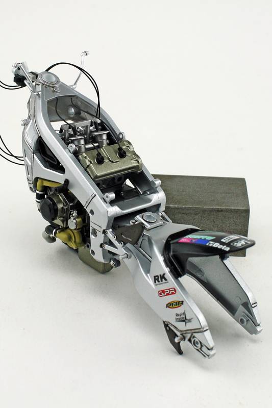 Honda RC211V 2006 Team LCR Tamiya 1/12 - Page 2 6_zpsfr7p7rik