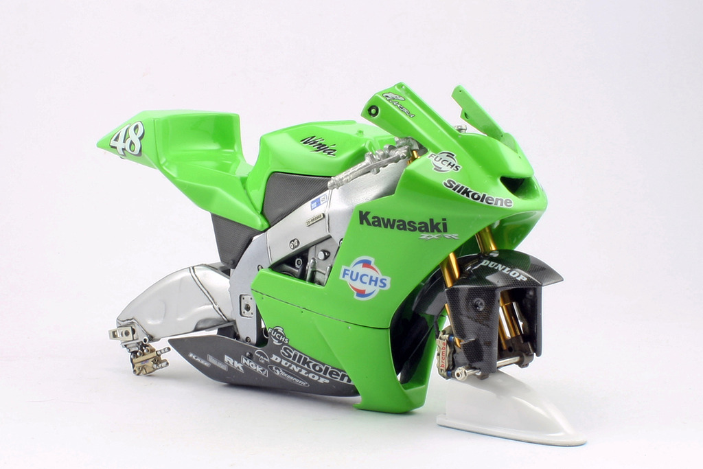 Kawasaki ZX-RR 2002 - Studio 27/Tamiya 1/12 - Page 2 6_zpslepl8dzd