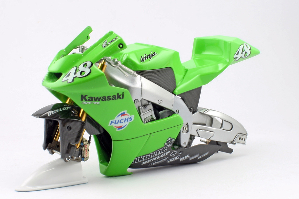 Kawasaki ZX-RR 2002 - Studio 27/Tamiya 1/12 - Page 2 7_zps8leoy9t2