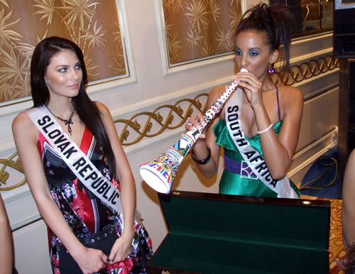 SOUTH AFRICA AND SLOVAK REPUBLIC AT MISS UNIVERSE... Slovak_republic_south_africa