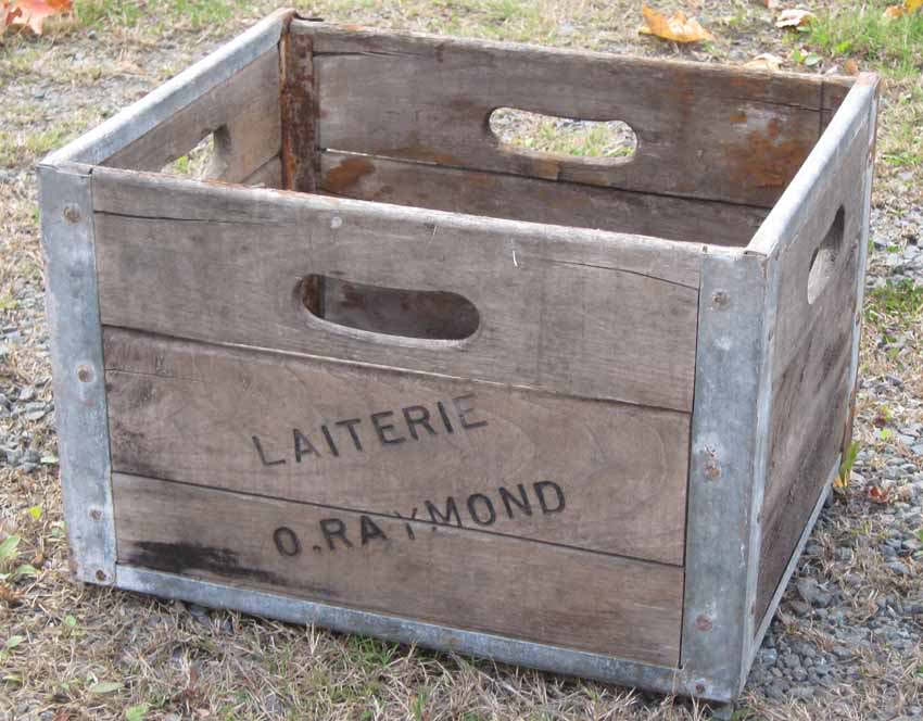 Caisse de lait de la Laiterie O. RAYMOND Lait-raymond
