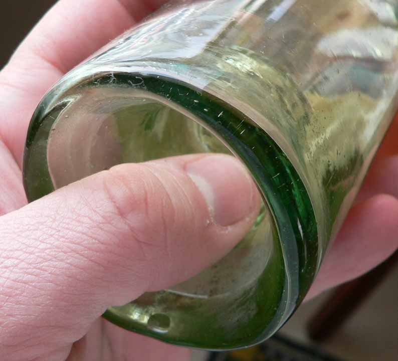 Une bouteille verte bimal a fond creux 9 oz  Petit-vin3