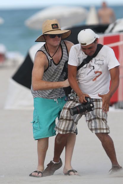 Adam Lambert Fights With A Pap! 2010_Sep_17_03