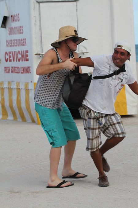 Adam Lambert Fights With A Pap! - Page 3 2010_Sep_17_14