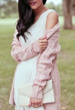 Kleding personages. - Pagina 2 White-dress-ivory-bag-light-pink-cardigan_400