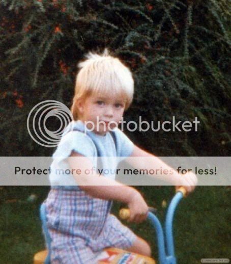 Rob was blond as a kid!!! L_14ced64e00d04419abe60954fbd075ba