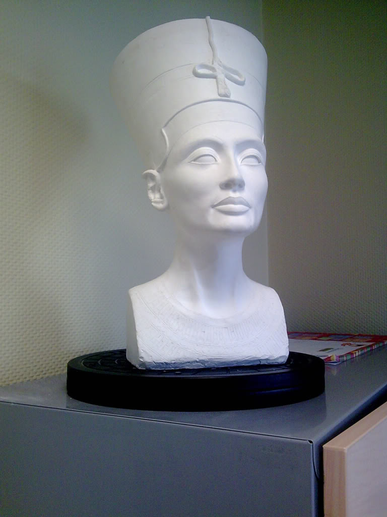 Peintre pour buste en platre (Nefertiti) 34187_1002429846_3_o1954875191
