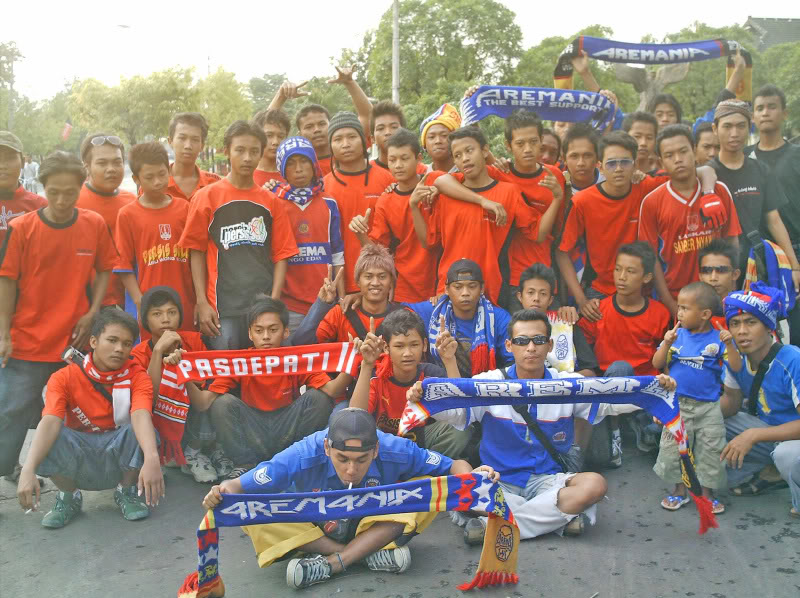 Aremania dengan Suporter Lain Solo9