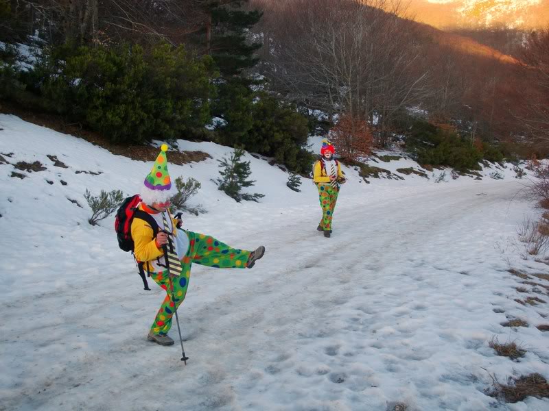 Haciendo el payaso subiendo al Pico Mencilla 1.932m. MENCILLA052