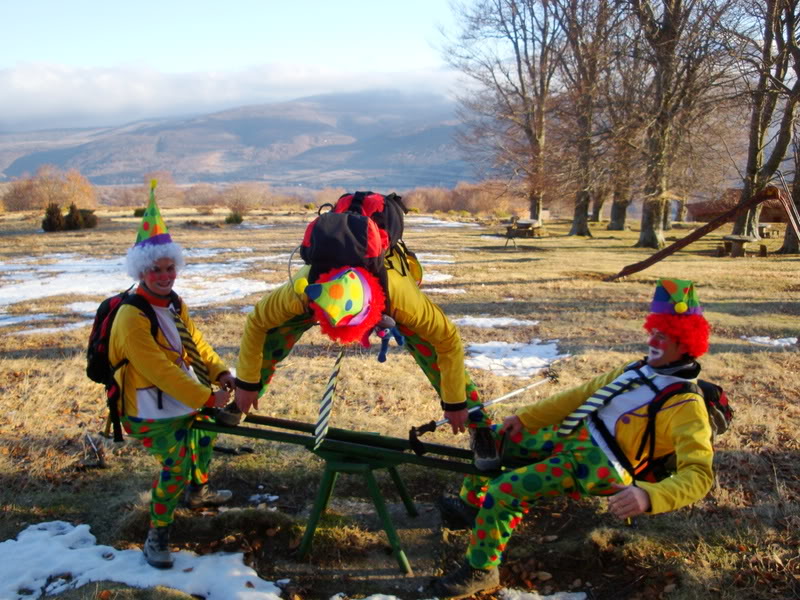 Haciendo el payaso subiendo al Pico Mencilla 1.932m. MENCILLA076