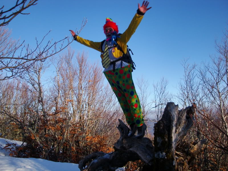 Haciendo el payaso subiendo al Pico Mencilla 1.932m. MENCILLA104