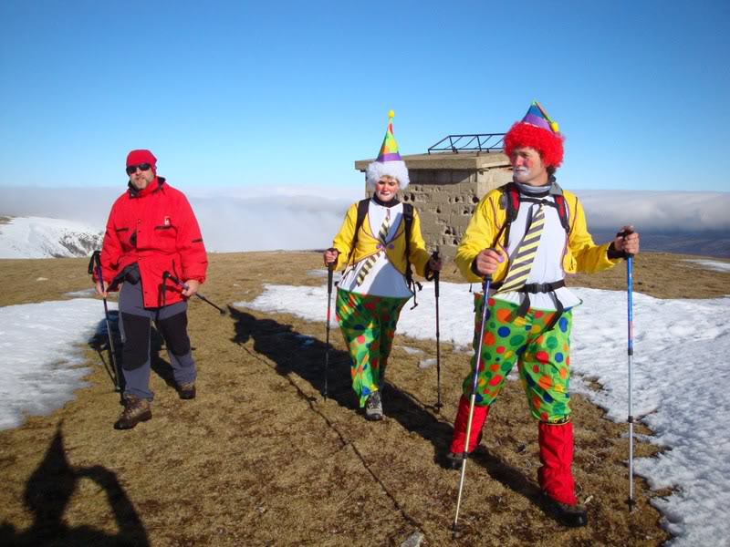 Haciendo el payaso subiendo al Pico Mencilla 1.932m. MENCILLA158