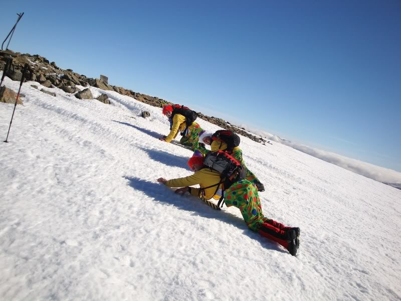 Haciendo el payaso subiendo al Pico Mencilla 1.932m. MENCILLA218