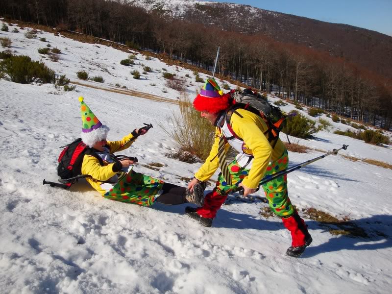 Haciendo el payaso subiendo al Pico Mencilla 1.932m. MENCILLA260