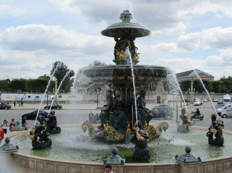 ERIK'S JOURNAL - SEQUEL TO THROUGH THE LOOKING GLASS - Page 9 Fountains-in-paris-photo_986820-770tall