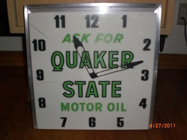 Vintage Quaker State Oil lighted clock CIMG1834