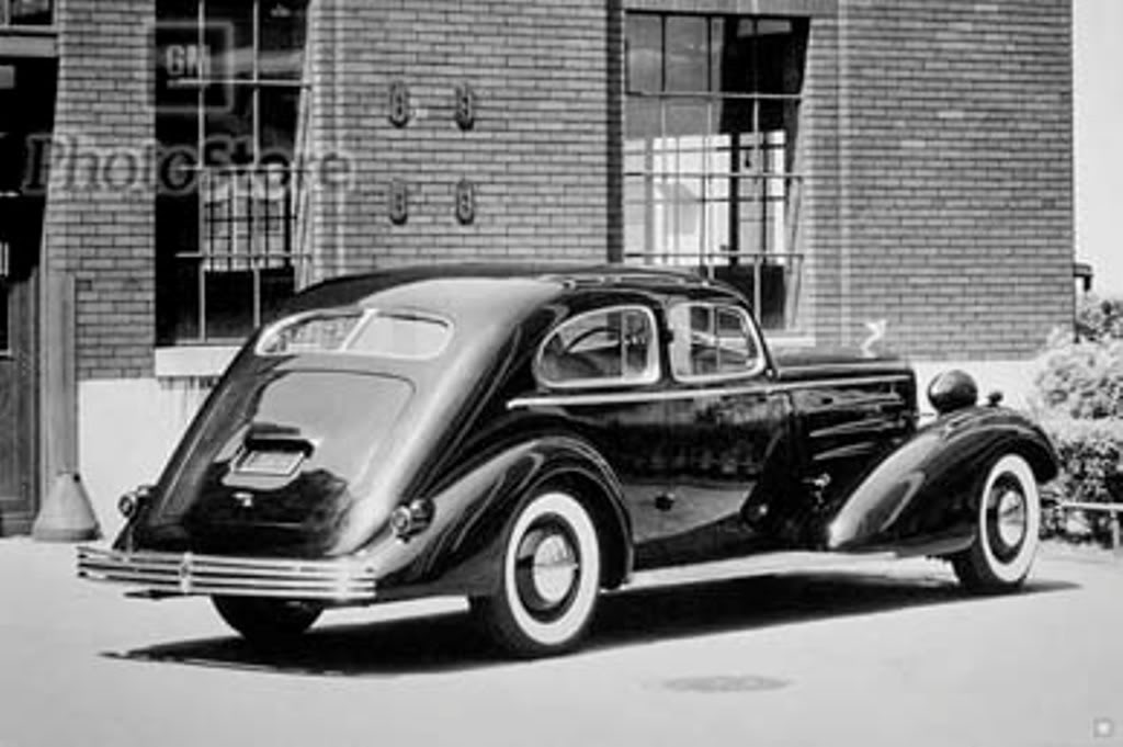 Cadillac, historia y evolución 1933CadillacFleetwoodV-16