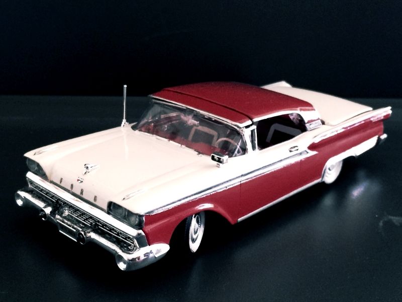 ´59 Ford Fairlane 500  Skyliner 68bc6d6b-5c83-4cbf-848b-43dea32a3336