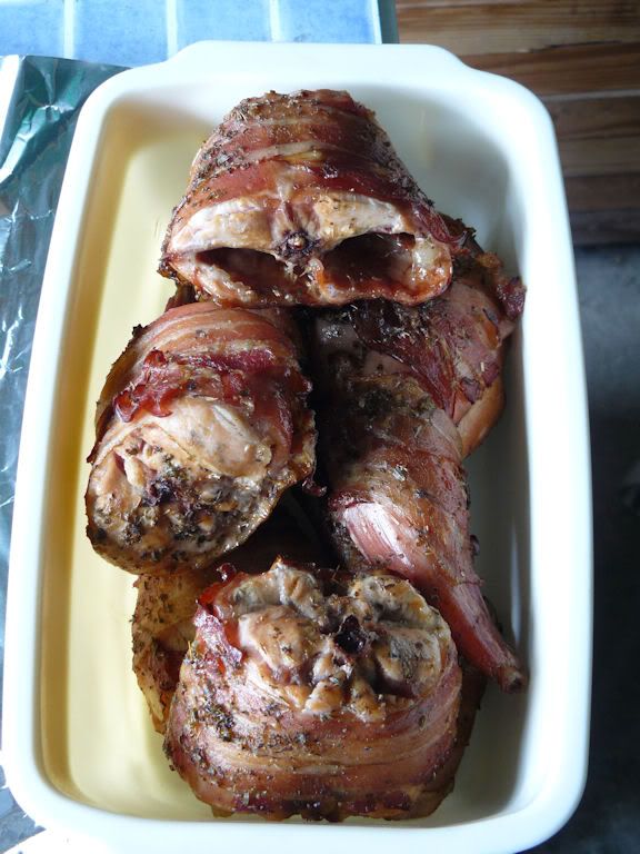 Rabbit wrapped in bacon 8klaar